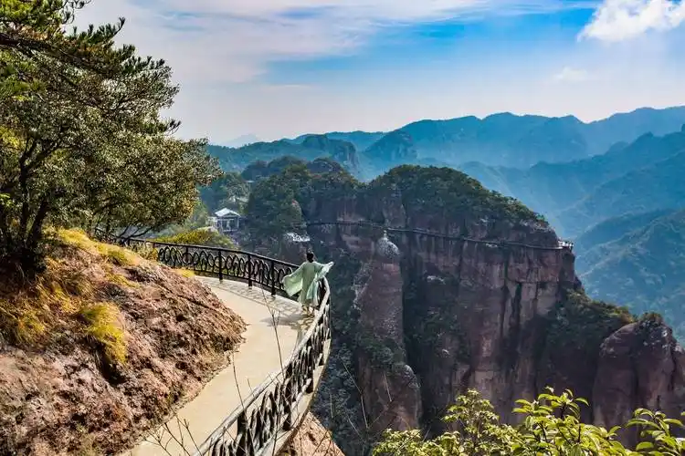 浙江台州神仙居,被誉为"神仙居住的地方",是踏青出游的好去处