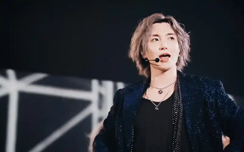 利特朴正洙180125 black suit横版直拍