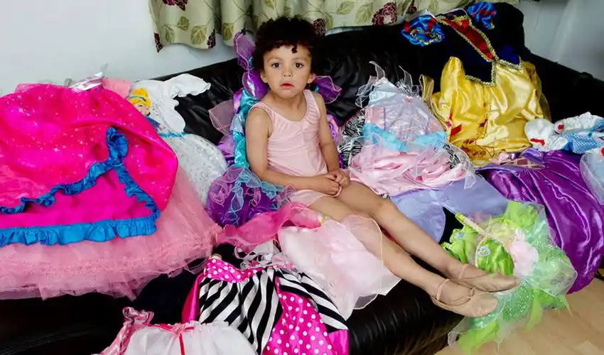 英五岁男童爱穿公主裙高跟鞋 参加学校俱乐部遭拒(高清组图)|男孩