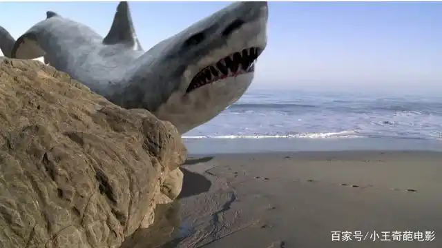 《无敌猛鲨》无腿鲨鱼走上陆地,大战四条腿的坦克