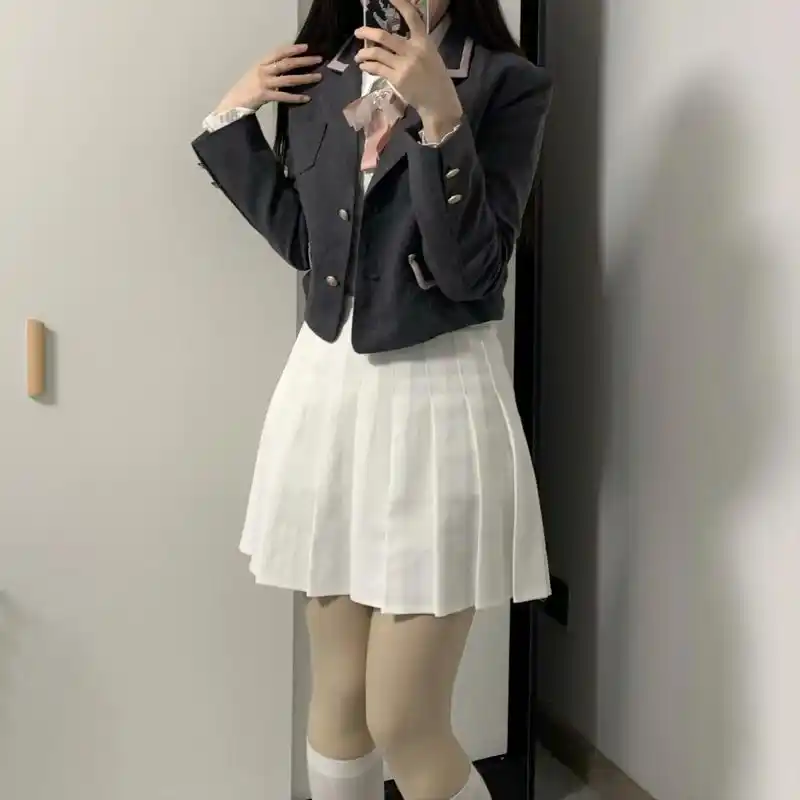 白色百褶裙真的很好搭!爱了 #歌曲爱的蠢动 #日系 #穿搭  - 抖音