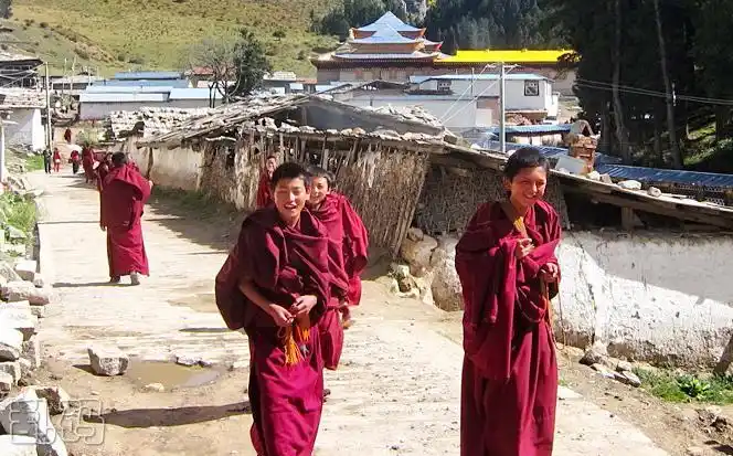 被称为"东方小瑞士"的郎木寺镇 竟供奉罕见活佛肉身舍利!