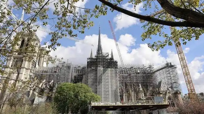 巴黎圣母院塔尖修复基本完成 将于今年12月8日重新开放