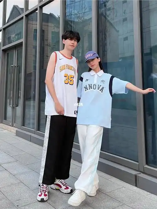 跟男朋友一起穿出去炸街啦909390抹茶故事#情侣拍照姿势  #情侣