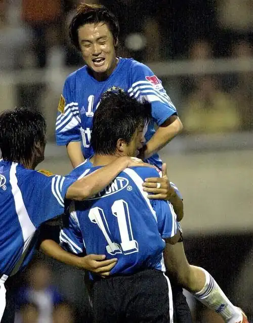 大连足球史上今天:2003年实德6-2青岛,扬戈维奇梅开二度-腾讯新闻