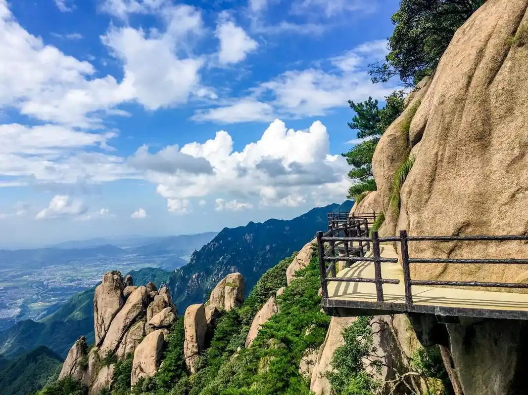 为响应"520安徽惠民消费季"旅游措施,活跃旅游消费市场,九华山