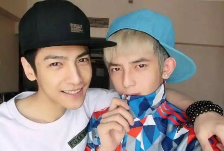 符龙飞:32岁收获大批粉丝,但网友发现这件事后,表示要脱粉_舞台_哥哥