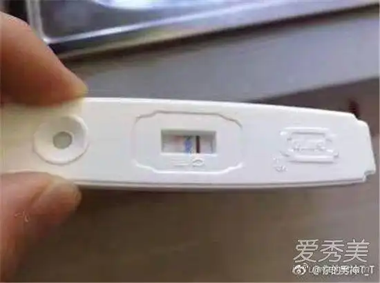 愚人节验孕棒两条杠就是拿一个显示"两条杠"的验孕棒,就代表你怀孕了