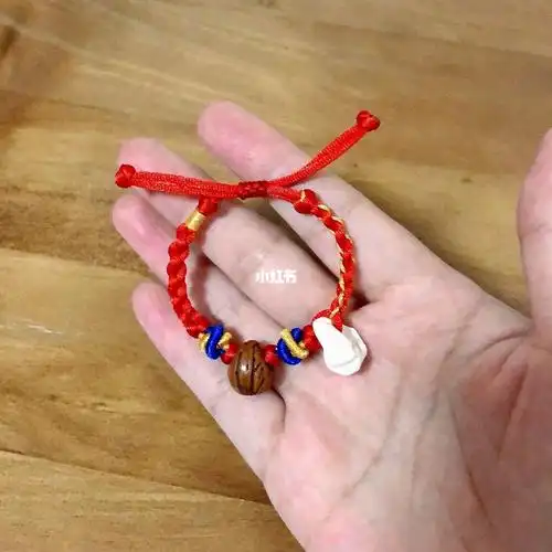 宝宝防惊吓红绳手链桃篮猪精骨