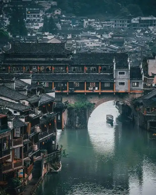 凤凰古城,中国四大古城之一,以沈从文的《边城》而闻名