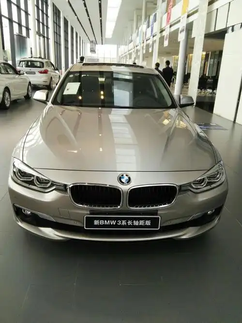 宝马三系,是宝马的经典车系,前置后趋,大空间,长车身,开司米银色,也许