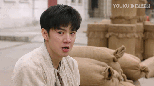 "少把头"(陈哲远)被仇家打,发泄的方式是往水里撒尿,除了没素质我竟不