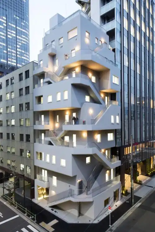 bim建筑荒川大厦交叠楼梯以纯凹造型的居住办公大厦日建设计