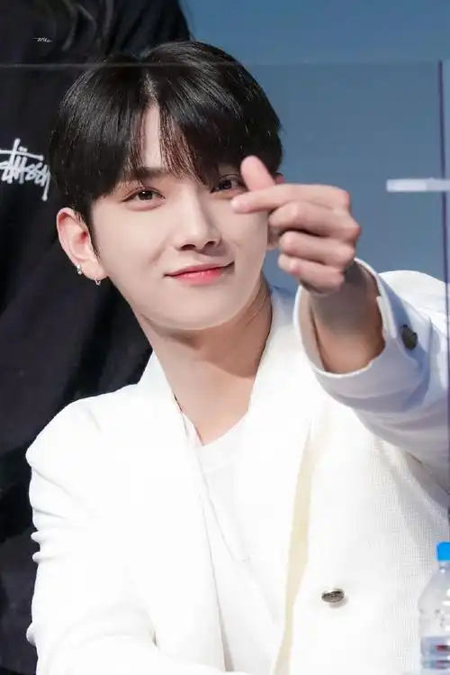 洪知秀雪兔精灵