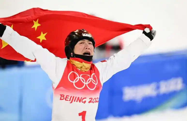 27个世界冠军的第一块奥运金牌,徐梦桃续写姨姥姥刘兰芳口中的"女将传