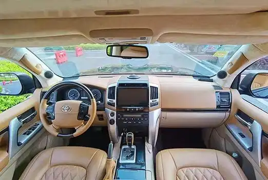 丰田陆巡酷路泽升级内饰改装四座航空座椅