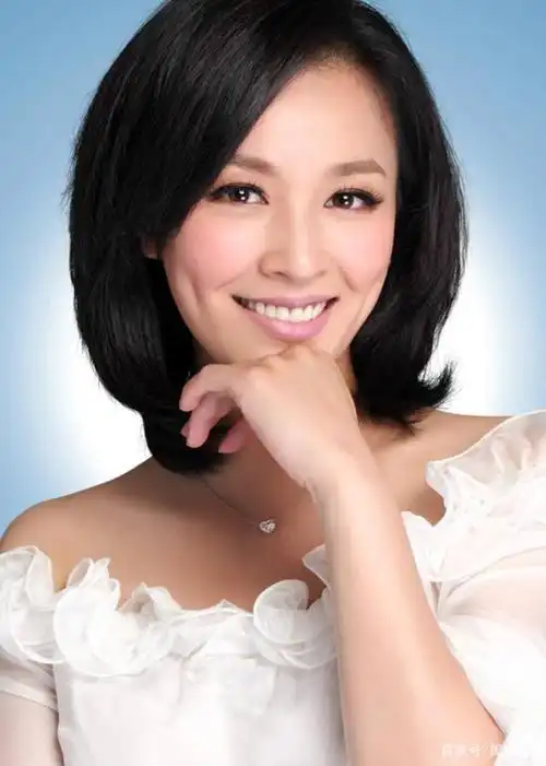 明星张庭娱乐圈优秀演员人称酒窝美女是人们喜爱的艺人