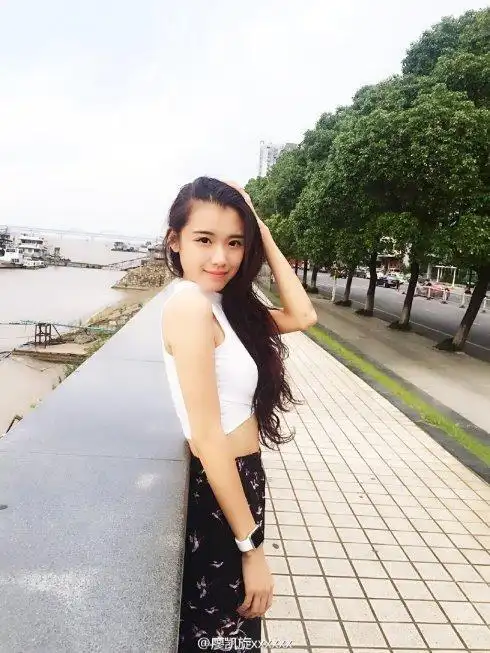 江西师大最美女生拍写真 惊天美貌引围观