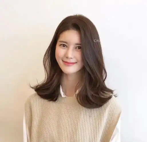 清新优雅的女生气质中发发型也能让你轻松做气质女生哦,特别受女生