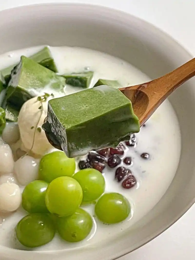 炎炎夏日当然要来上一碗抹茶奶冻饱饱碗啦 抹茶奶冻搭配糯叽叽的