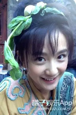 今天要说的,是图中的c位,吕青橙: 认为女生必须爱自己,男人没一个好