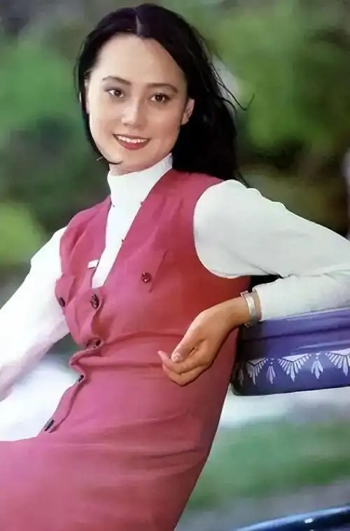 大宋佳:丈夫患病和女儿离开,转身去美国嫁地产大亨,如今怎样了