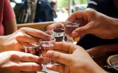 酒桌敬酒有讲究敬酒需谨慎