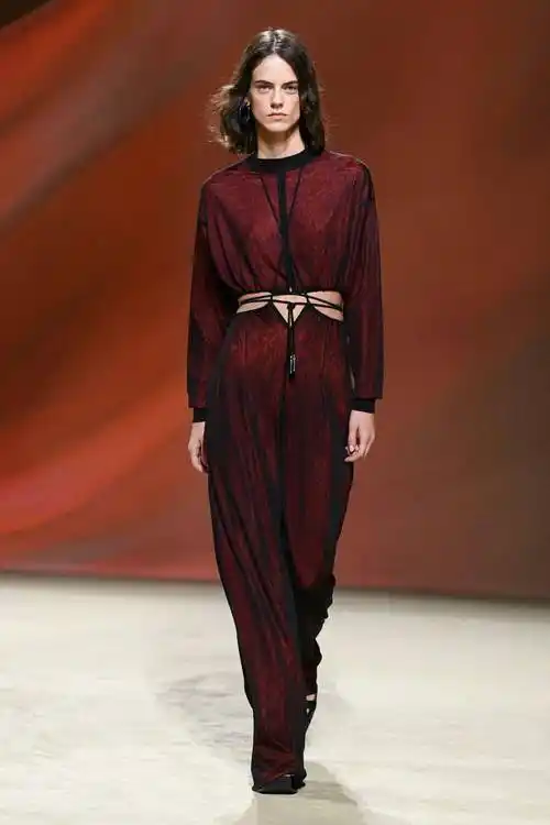 跟随巴黎时装周的秀场一起穿越时空!_dior_关键_灵感