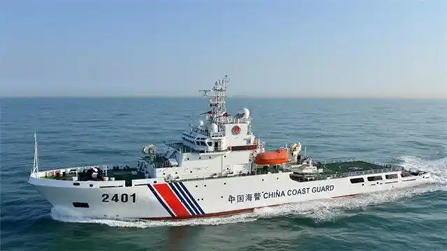 中国海警舰船编队4月24日在我钓鱼岛领海巡航