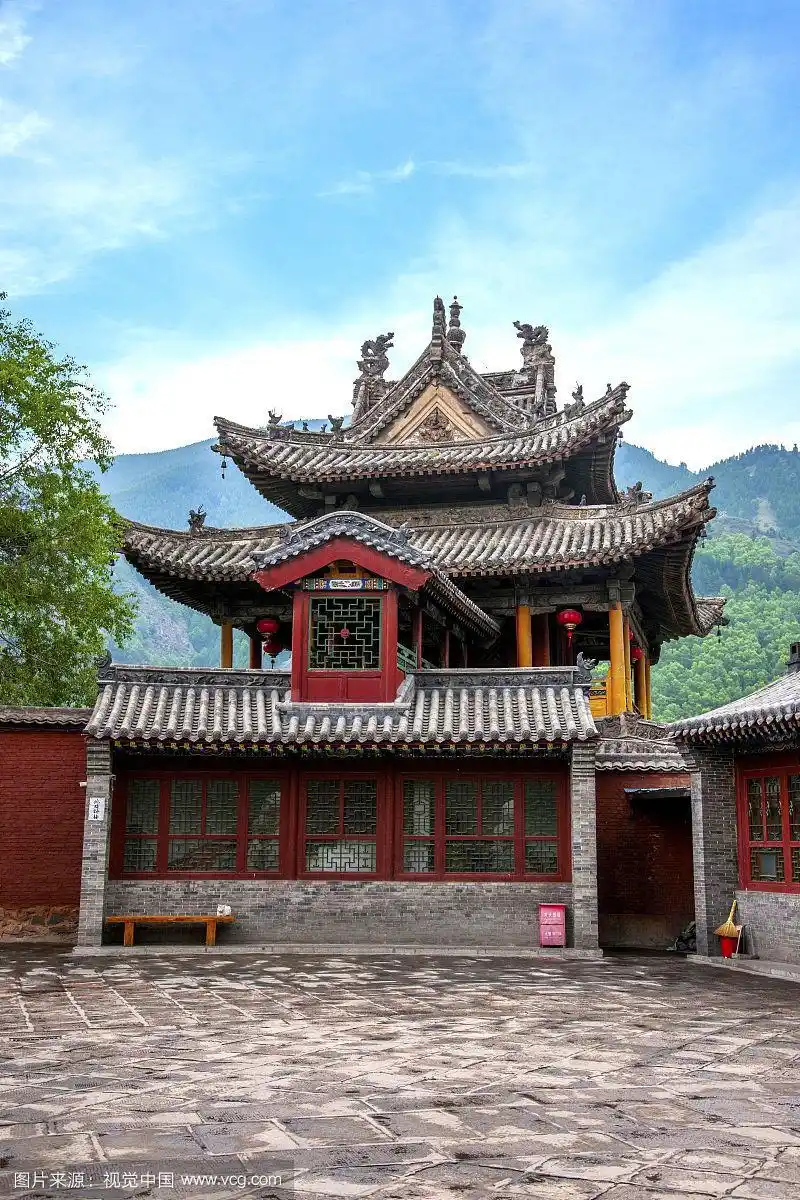 山西忻州市五台山显通寺钟楼