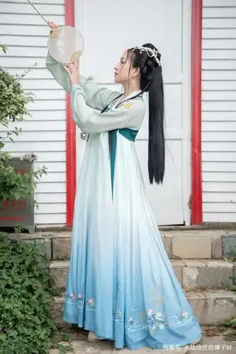 穿越现代的汉服小姐姐美