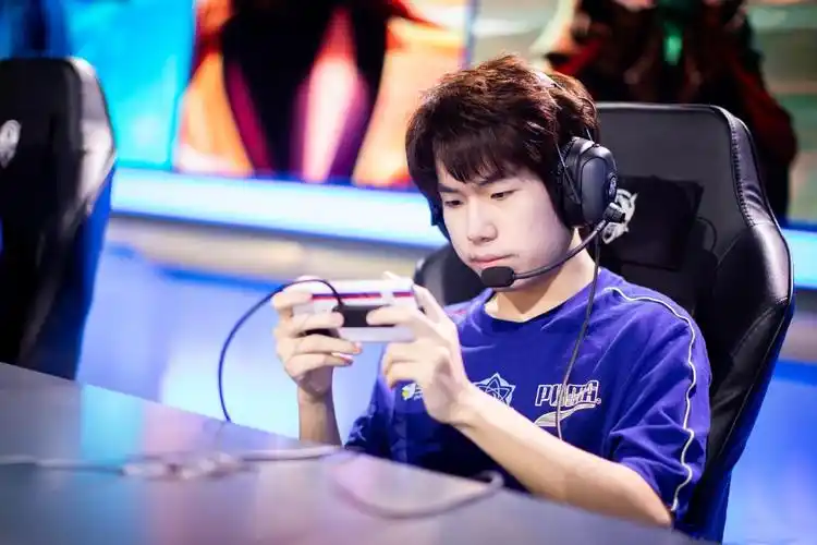 estar双杀ag花海霸气侧漏,sk发文告诫弟子,跟月光高下立判