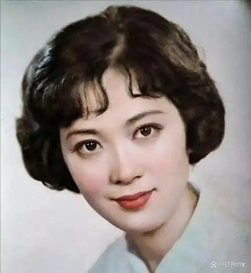 上世纪八十年代,中国内地娱乐圈崭露着各色明星,其中两位美女龚雪和