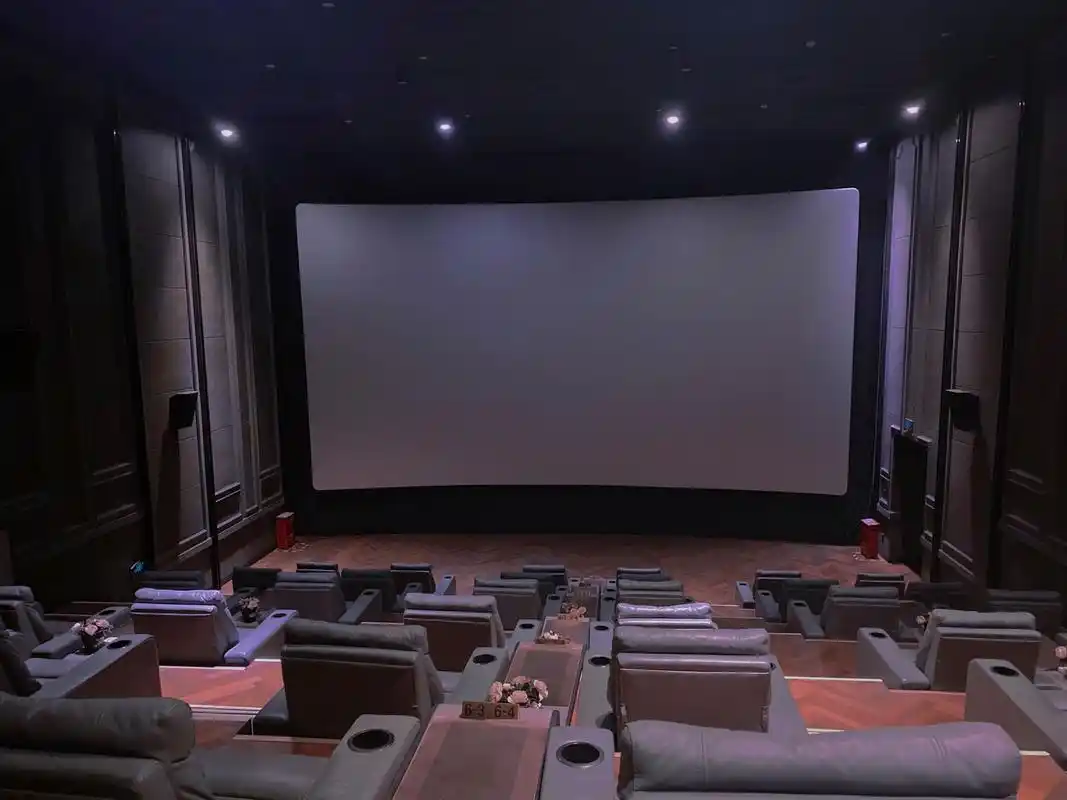 上班偷懒时间去万象城看了场电影选择了gold class厅座椅舒适可躺着