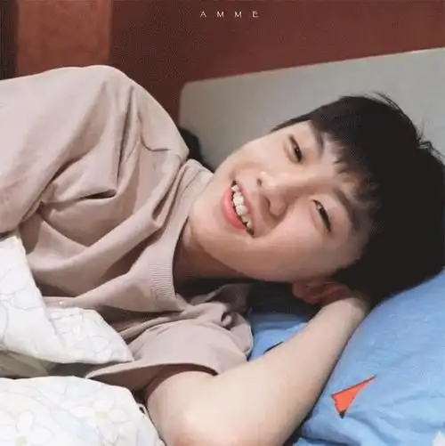 马嘉祺笑不露齿的真实原因!戴牙套想笑不敢笑,太难受了