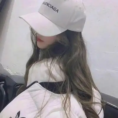 超酷戴帽子女生头像