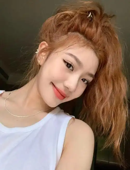 夏天实力显白发色焦糖色