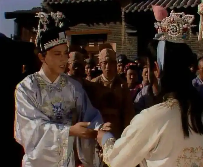 茕茕孑立寄此生从北静王的两次赠礼说居安思危