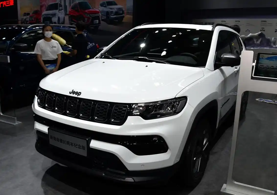 2021款jeep指南者:预售13.8万,油耗7升,精致外观真帅气!