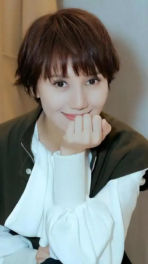 袁泉到中年为什么一直留短发?看了她的长发造型之后,你就明白了