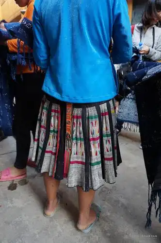 "滚仲式"苗族百褶裙成品穿着效果.