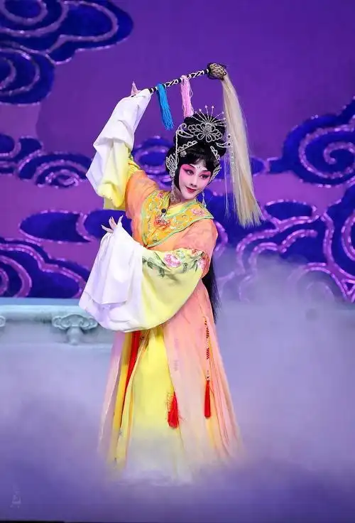 北京京剧院优秀青年张派青衣王茜携《牛郎织女》奉献七夕祝福_腾讯