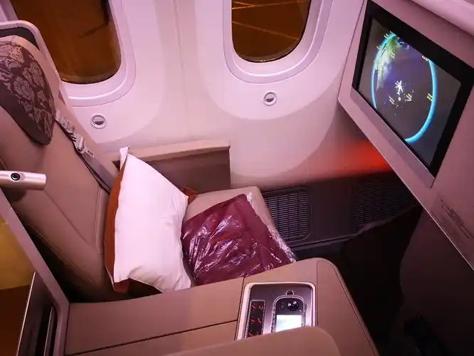 787的宣传段视频非常高大上10月体验了一次上航fm9108北京上海的头等