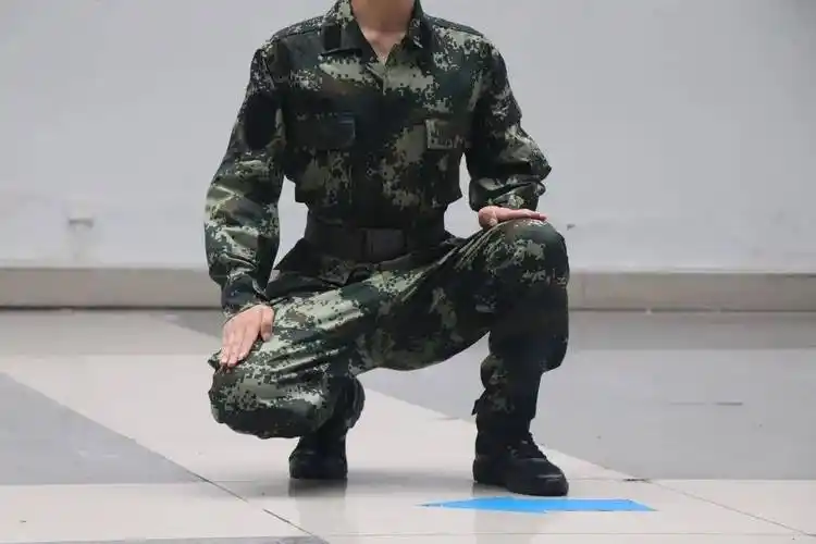 06蹲下(坐下)起立正步行进与立定0504跑步行进与立定齐步行进与立定