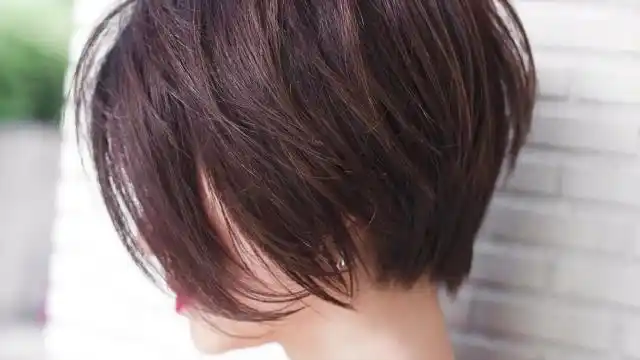 用削刀削出来的发型短发动感十足