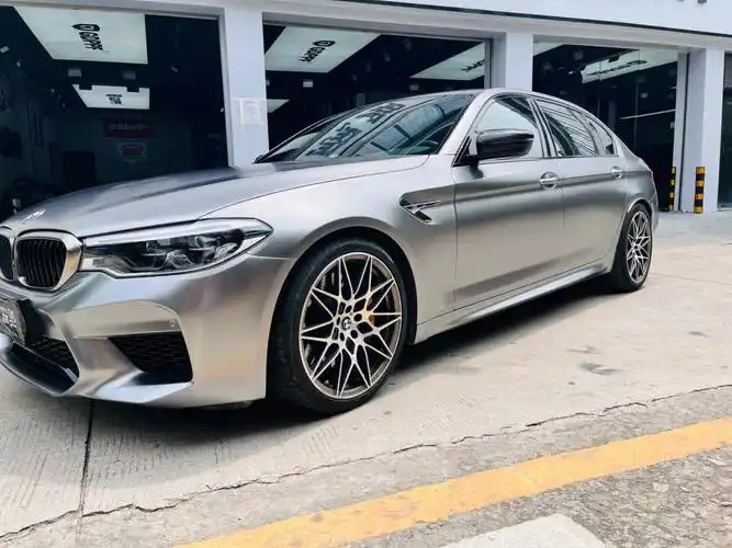 稀有物种宝马bmw消光银色战神