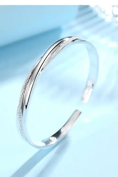 老凤祥款式9999足银手镯女纯银年轻款简约2022镀金情人节礼物送女友