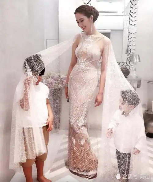 李家诚陪徐子淇喝下午茶,甜品薯条摆满台,用餐一小时消费逾千元