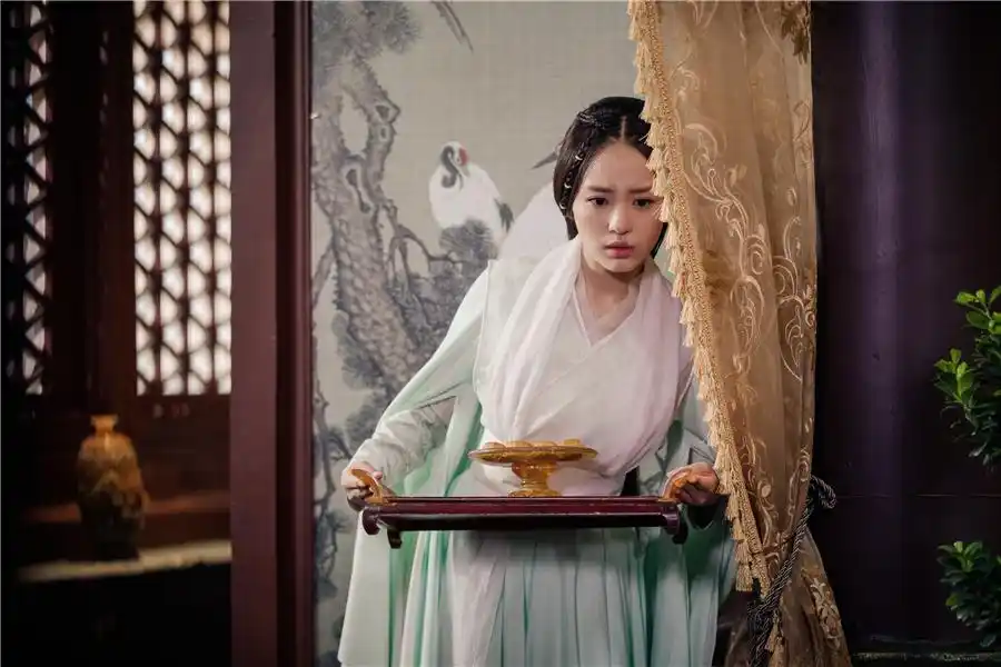 班铃儿上线追剧女孩罗秋韵首秀求生欲爆棚