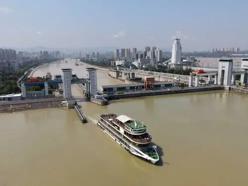 三峡葛洲坝船闸全部恢复通航
